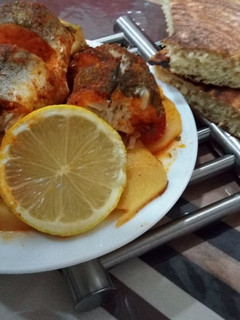 صورة لوصفة سمك الميرلون مع الخضار في الفرن