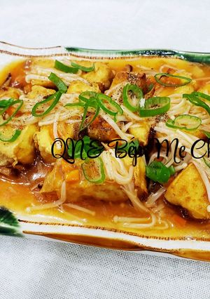 Hình của món Đậu hũ sốt nấm kim châm.