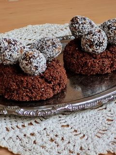 Una foto de Huevitos en nidito. 🪺 🐇 🐰Pascua saludable se puede 🪺