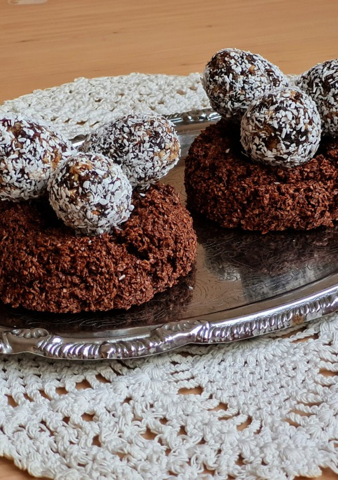 Una foto de Huevitos en nidito. 🪺 🐇 🐰Pascua saludable se puede 🪺