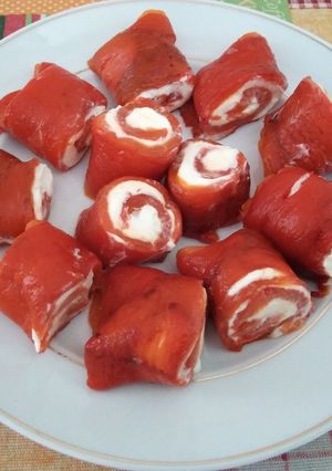 Foto di Involtini di peperoni e formaggio