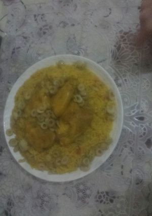 صورة لوصفة أرز تقليدي بالدجاج مقلي بالزيتون