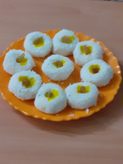 नारियल पेडा (Nariyal Peda recipe in Hindi) रेसिपी मुख्य फोटो