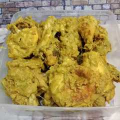 A picture of Ungkep ayam praktis.
