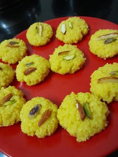 દાણેદાર પાઇનેપલ પેંડા(pineaaple penda recipe in gujarati) રેસીપી મુખ્ય ફોટો