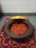 Albondiguitas en salsa de tomates, pimientos y lentejas