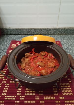 Una foto de Albondiguitas en salsa de tomates, pimientos y lentejas