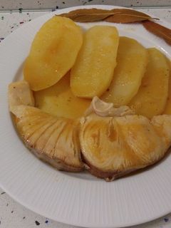 Una foto de Pez espada con patatas