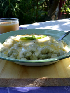 Una foto de Ñoquis gratinados con perejil y salsa blanca 😌