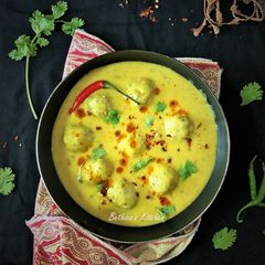 A picture of Chicken Kofta Kadhi.