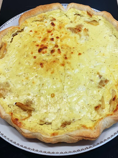 Une photo de Tarte oignons caramélisés chèvre et pommes