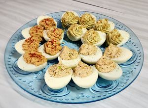 Una foto de 🥚Huevos rellenos 3 variantes: Atún - Roquefort - Picante
