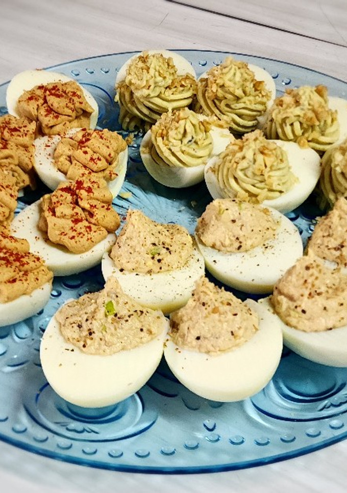 Una foto de 🥚Huevos rellenos 3 variantes: Atún - Roquefort - Picante