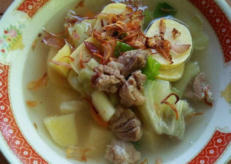 Cara Membuat Soup daging dan rolade yang Lezat