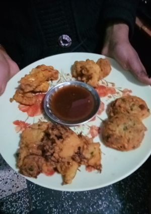 पकौड़े (pakode recipe in Hindi) रेसिपी मुख्य फोटो