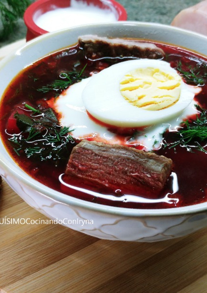 Una foto de Botvinya. Sopa de Remolacha