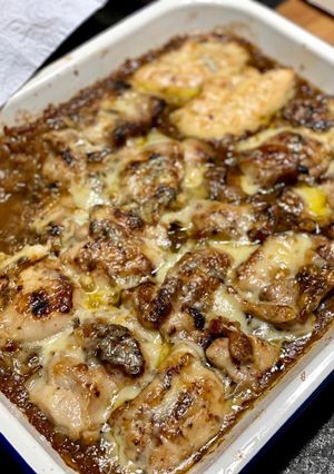 A picture of French onion baked chicken 🧅🍗.