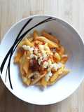 #500 Penne rigate con crema di zucca, salsiccia e crumble di parmigiano 🎃🧀🍽️