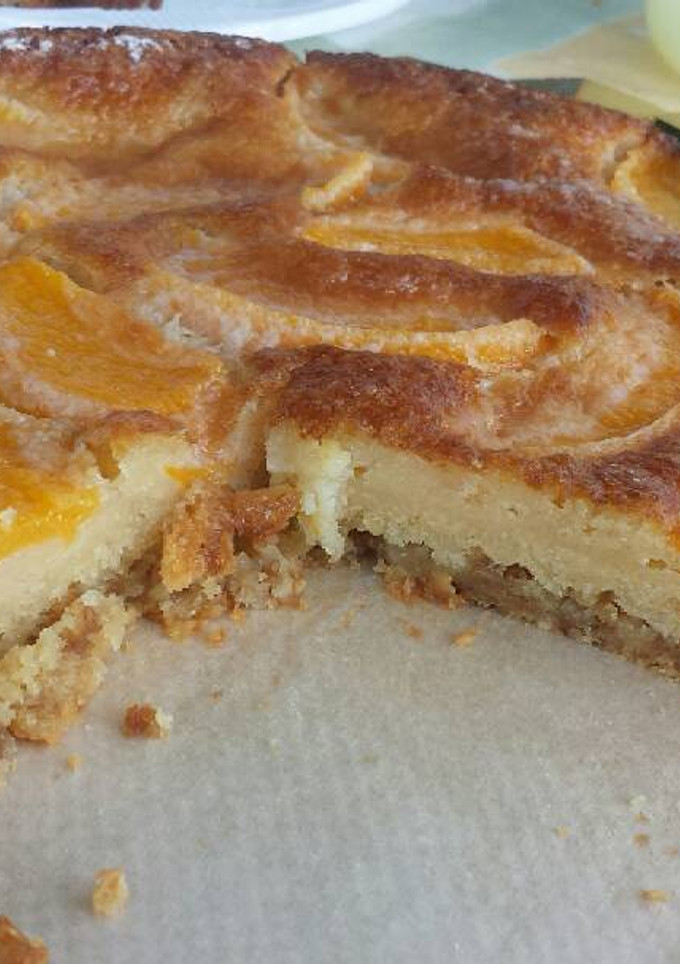 Una foto de Tarta de melocotón y crema