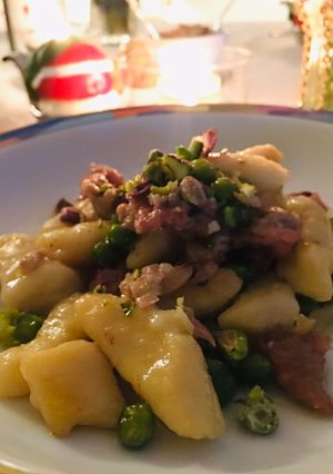 Foto di Gnocchi salsiccia, piselli e pistacchio