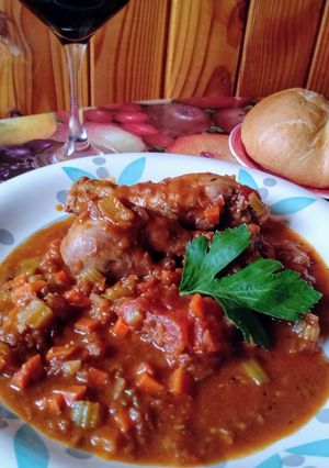 Una foto de Pollo a la cacciatora (a la cazadora)