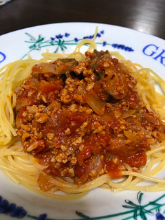 A picture of Meat sauce pasta.