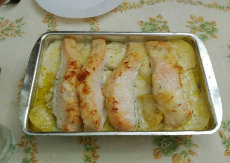 Salmón al horno con nata