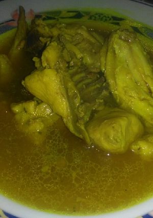 Una foto de Pollo hervido con cúrcuma
