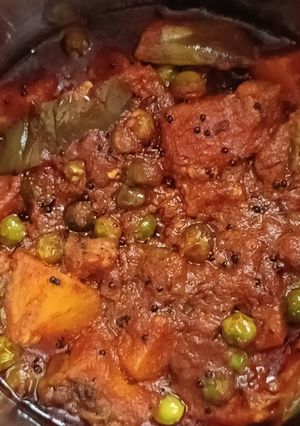 વટાણા બટાકા અને રીંગણા નુ શાક (Vatana Bataka Ringan Shak Recipe In Gujarati) રેસીપી મુખ્ય ફોટો