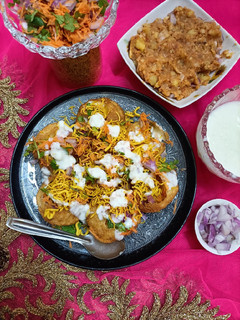 தயிர் பூரி(tayir puri recipe in tamil) செய்முறை முக்கிய புகைப்படம்