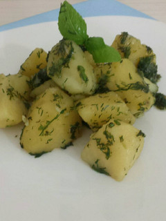 Una foto de Papas salteadas con cilantro