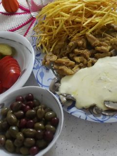 عکسی از دستور ساندویچ مرغ و قارچ با سُس ِ پنیر