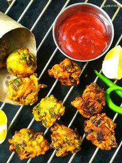 हरे प्याज के पकौडे (Hare pyaz ke pakode recipe in hindi) रेसिपी मुख्य फोटो
