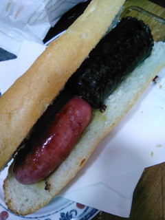Una foto de Bocadillo blanco y negro valenciano