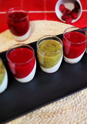Une photo de Panna cotta kiwi 🥝 panna cotta framboise