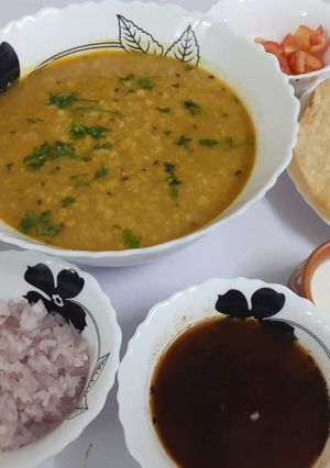 A picture of Dal pakwan.