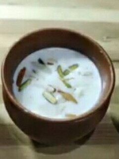 मटका कुल्फी (matka kulfi recipe in Hindi) रेसिपी मुख्य फोटो