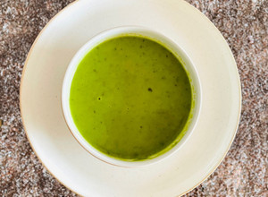 Una foto de Crema de Espinaca ☺️🥣