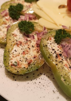 Mascarpone-krémmel kolbásszal töltött paprika recept fotója
