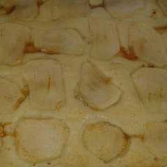 A picture of Torta de manzana y dulce de leche.
