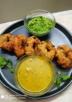 ઈન્સ્ટન્ટ રવા મેંદુવડા(Instant menduvada Recipe in Gujarati) રેસીપી મુખ્ય ફોટો