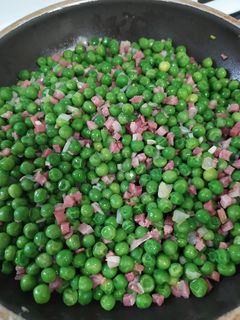 Una foto de Guisantes con jamón