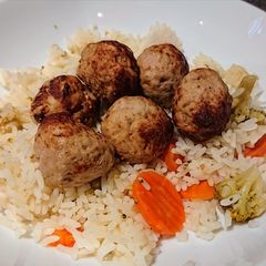 A picture of Cujan Pork Balls With Vegetable Rice.
