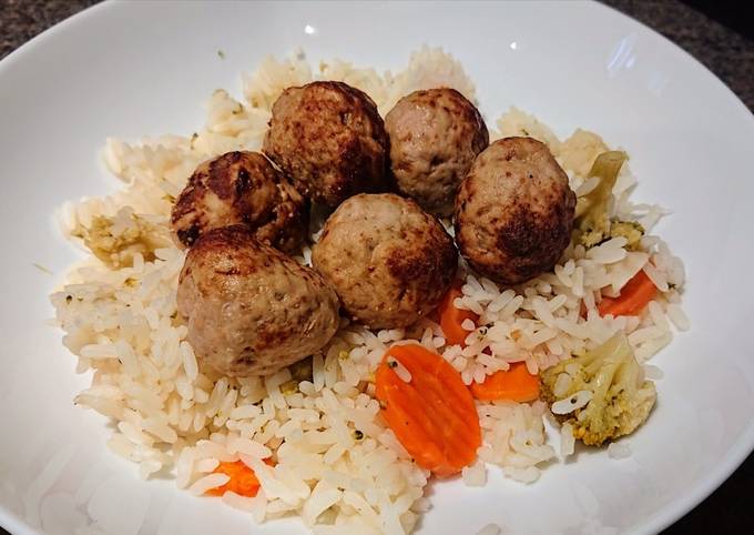 Cujan Pork Balls With Vegetable Rice