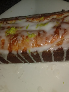 Una foto de Budín de limón con glasé de limón