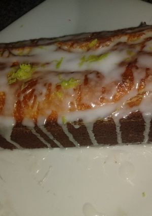 Una foto de Budín de limón con glasé de limón
