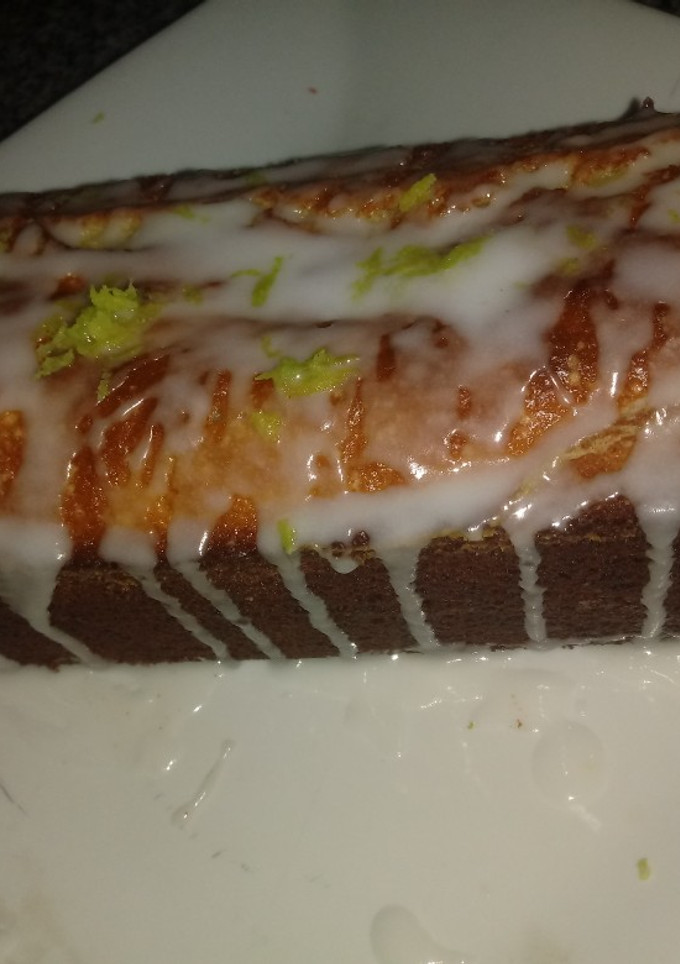 Una foto de Budín de limón con glasé de limón