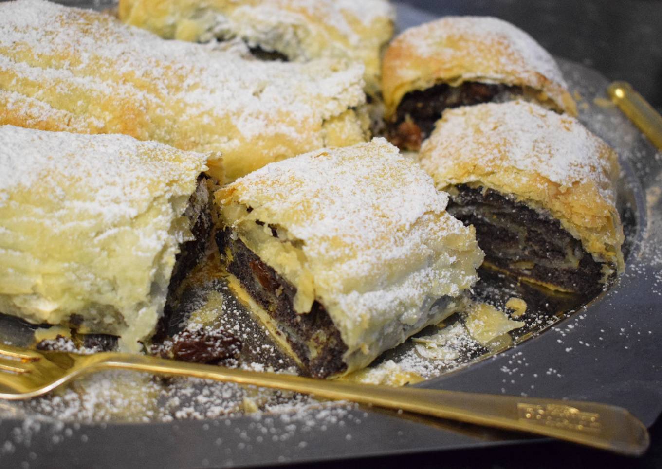 Poppy-seed strudel