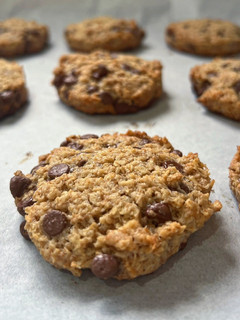 Una foto de Cookies de avena, coco y chocolate