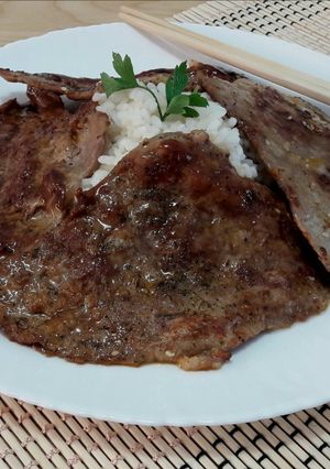 O poză a rețetei Carne de vițel cu sos teriyaki și orez.